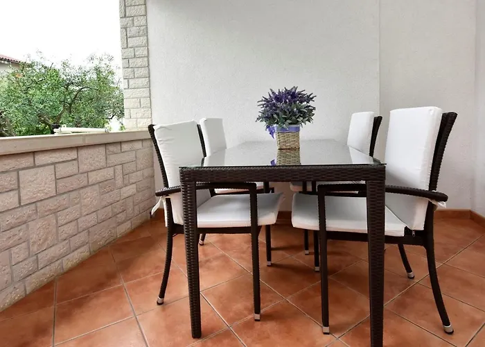 Pensionat Lavizatic 3*