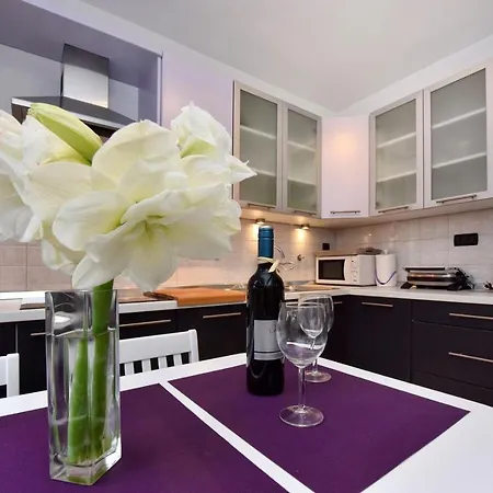 Gasthuis Lavizatic Poreč