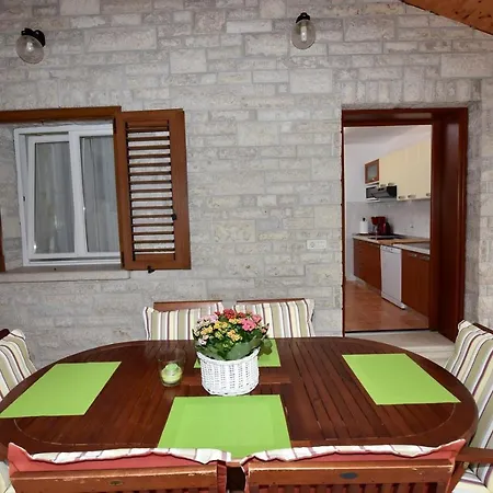 Lavizatic Guest house