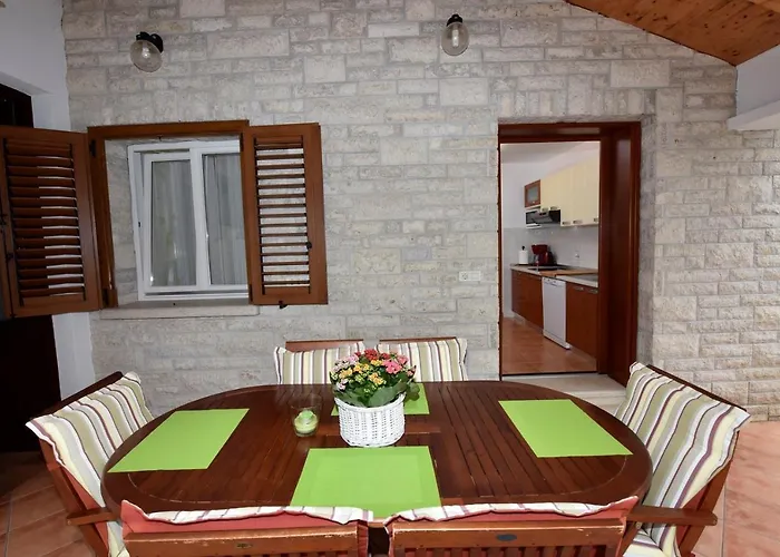 Lavizatic Πανσιόν