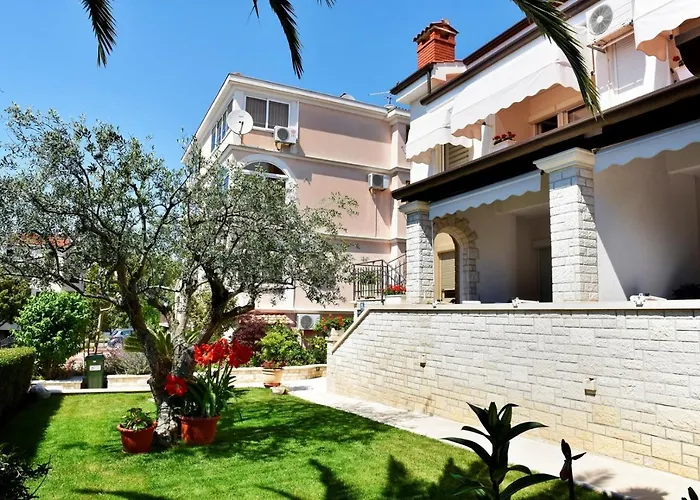 Πανσιόν Lavizatic 3*